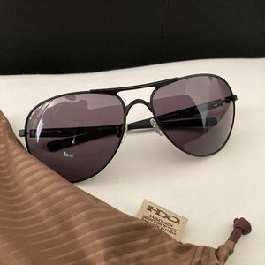 OAKLEY "PLAINTIFF" AVIATOR STYLE SUNGLASSES